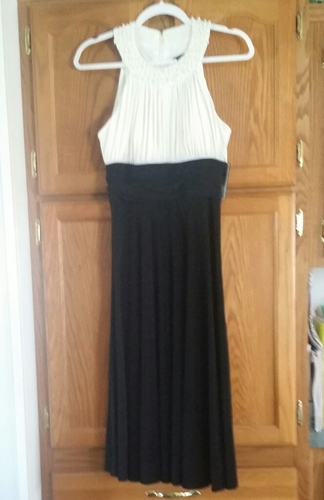 NWT - JESSICA Howard Beautiful Dress